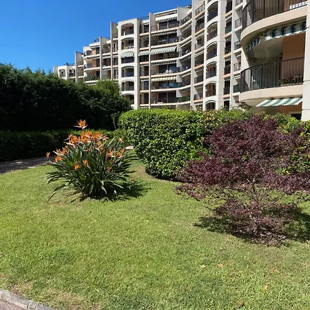 Beau Dans De Standing Avec 2 Piscines Proche Des Commerces, Transport Et Appartement Mandelieu