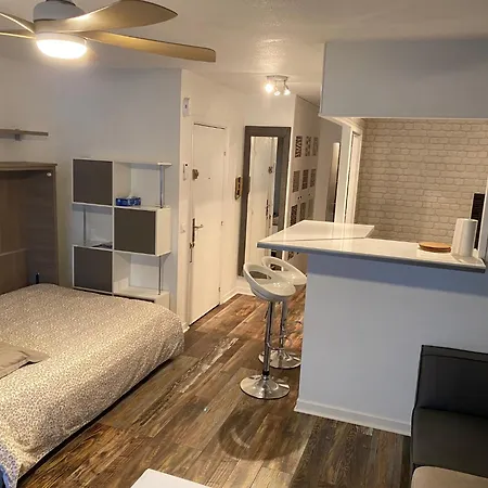 Appartement Beau Dans De Standing Avec 2 Piscines Proche Des Commerces, Transport Et