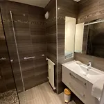 Tres Beau Dans Calme Avec 2 Piscines,parking Prive Et Proche Des Commerces Et מאנדליה-לה-נאפול