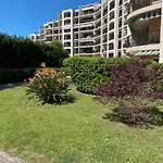 Tres Beau Dans Calme Avec 2 Piscines,parking Prive Et Proche Des Commerces Et Apartmán Mandelieu