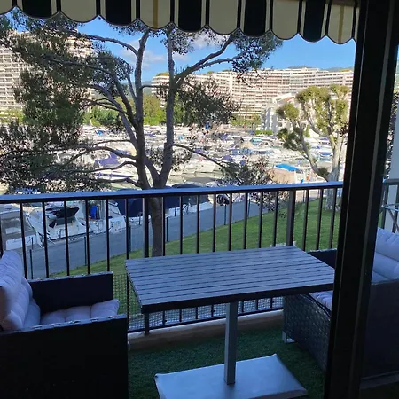 Tres Beau Dans Calme Avec 2 Piscines,parking Prive Et Proche Des Commerces Et Apartman *