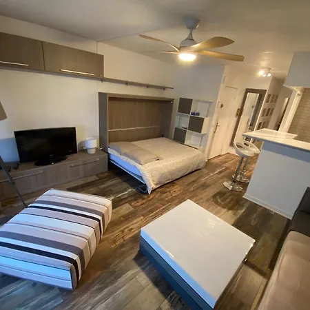 Apartman Tres Beau Dans Calme Avec 2 Piscines,parking Prive Et Proche Des Commerces Et