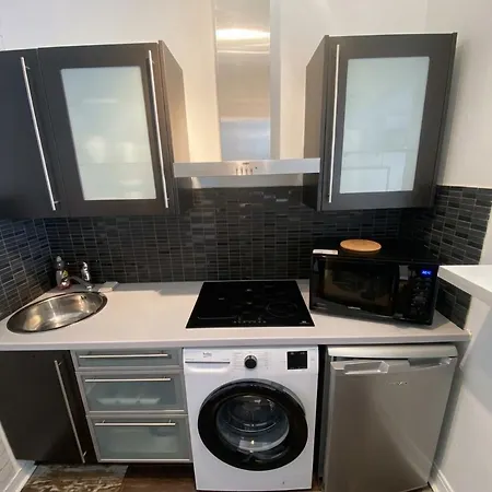 Apartament Tres Beau Dans Calme Avec 2 Piscines,parking Prive Et Proche Des Commerces Et *