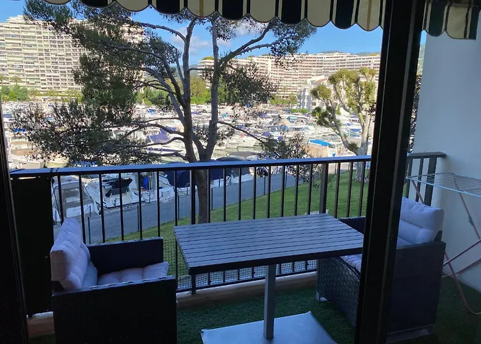 Tres Beau Dans Calme Avec 2 Piscines,parking Prive Et Proche Des Commerces Et Apartman *